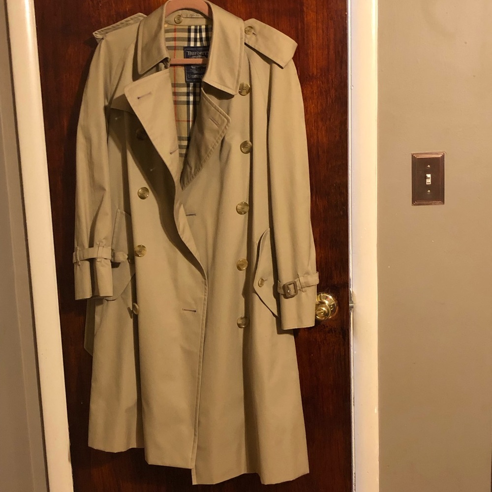 Men’s small England Burberry’s khaki trench coat